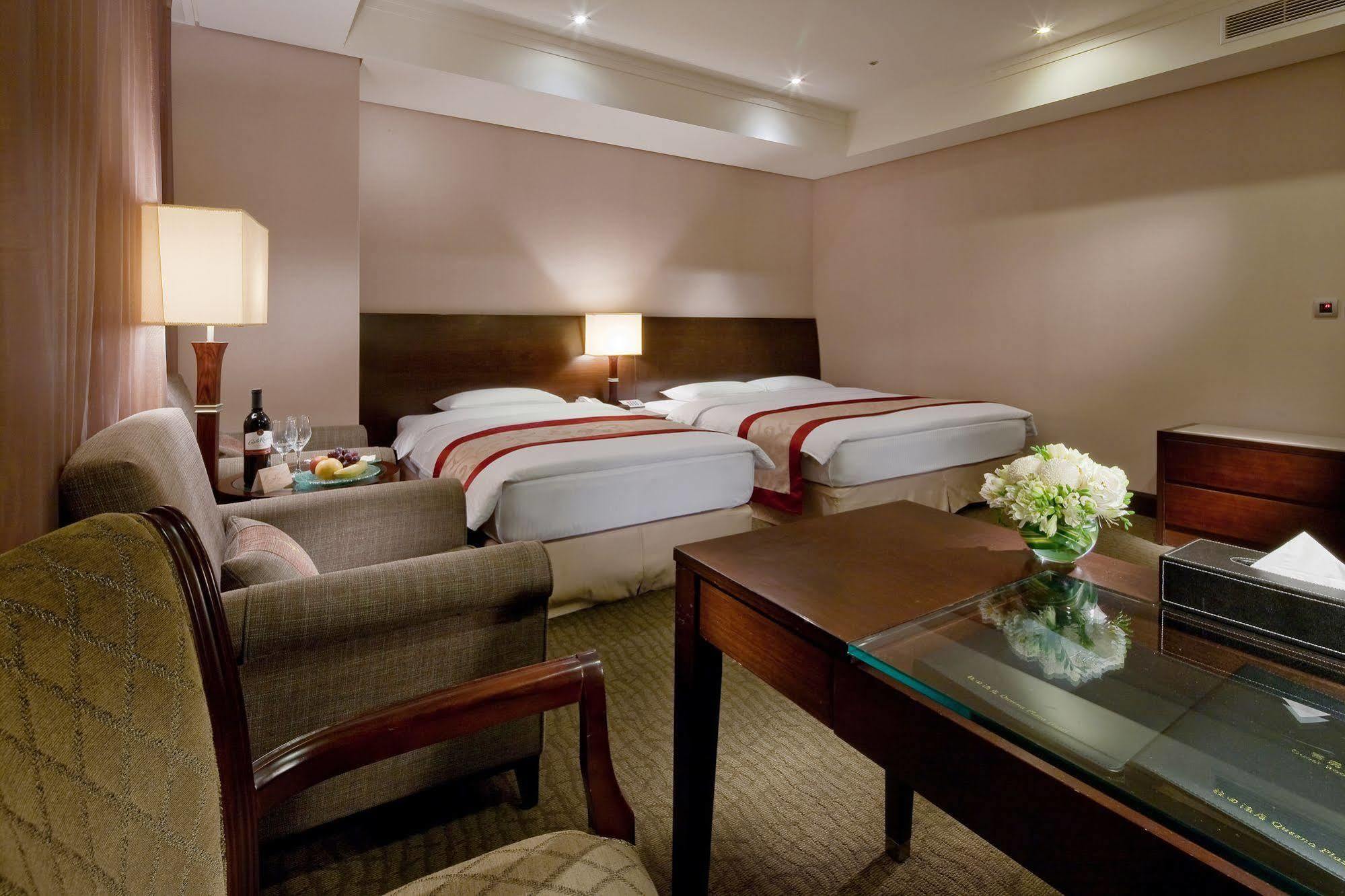 Queena Plaza Hotel Tainan Exterior foto